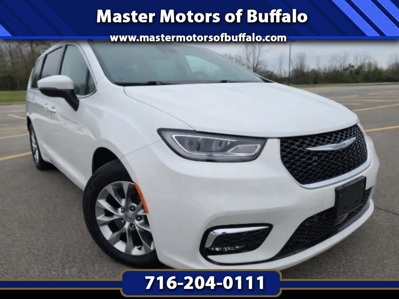 Used 2023 Chrysler Pacifica Touring-L image 1