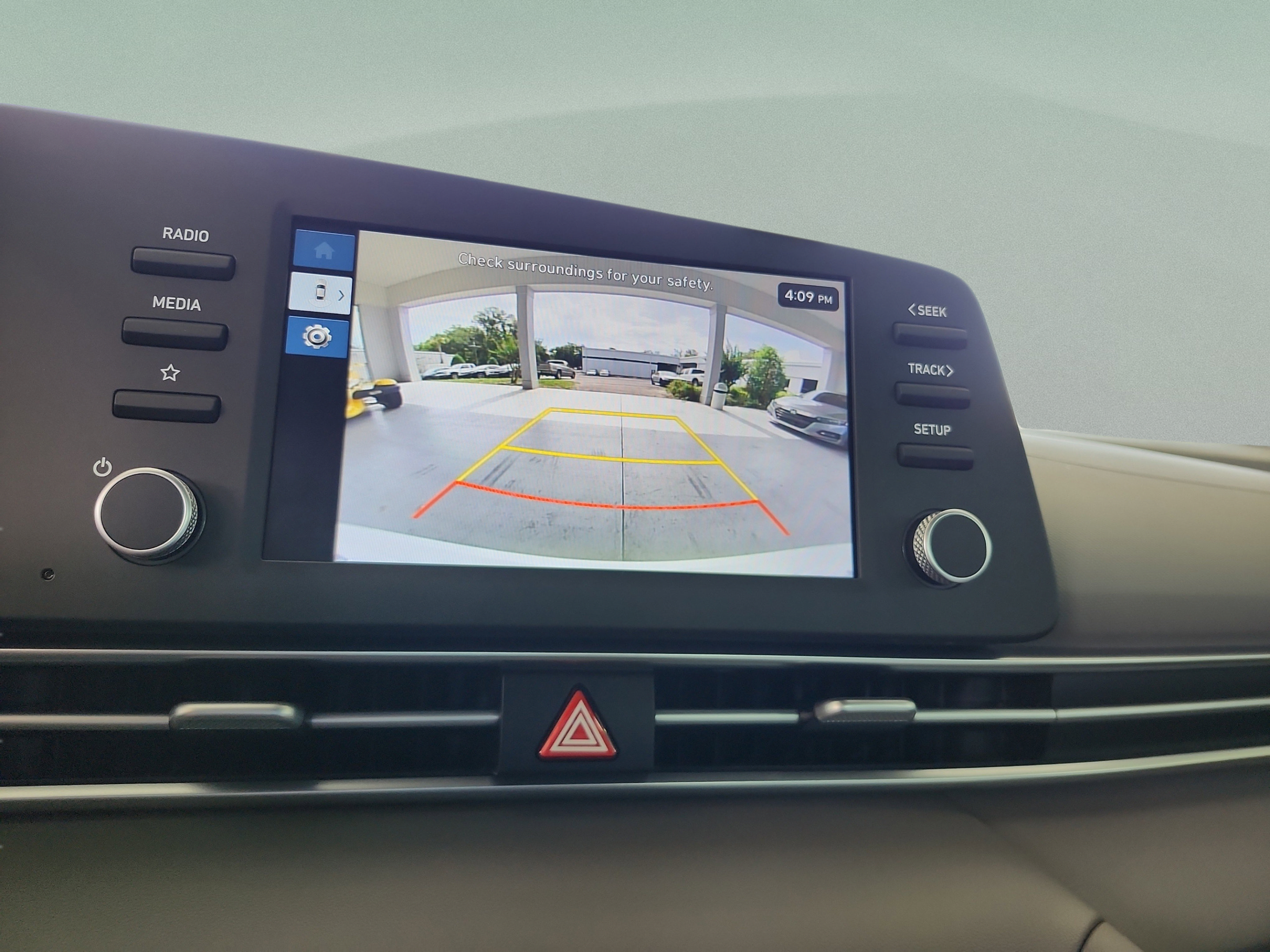 Used 2025 Hyundai Elantra SE FWD image 25