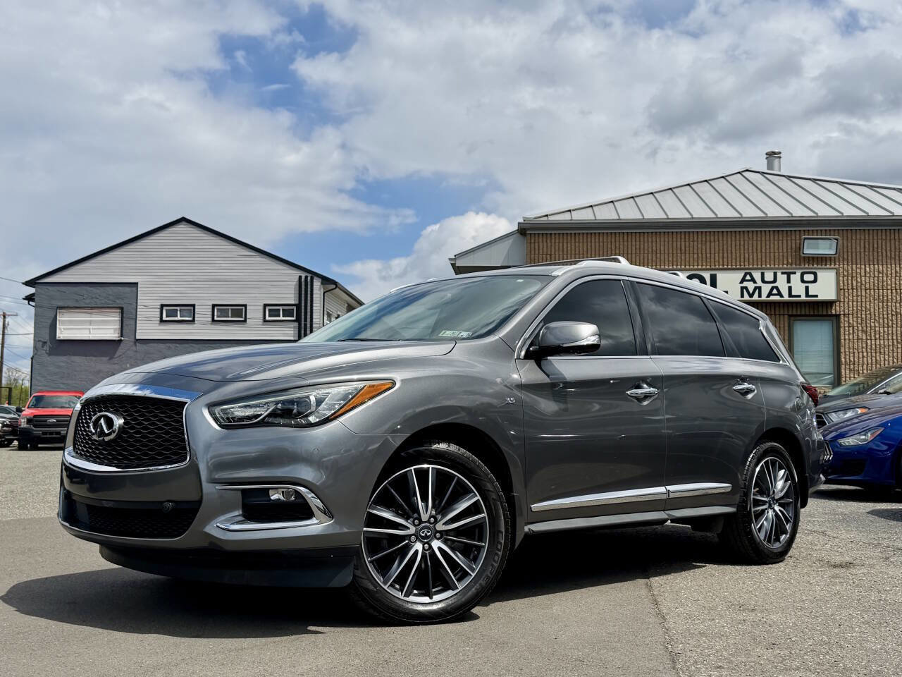 Used 2019 INFINITI QX60 Luxe w/ Sensory Package AWD/4WD image 2