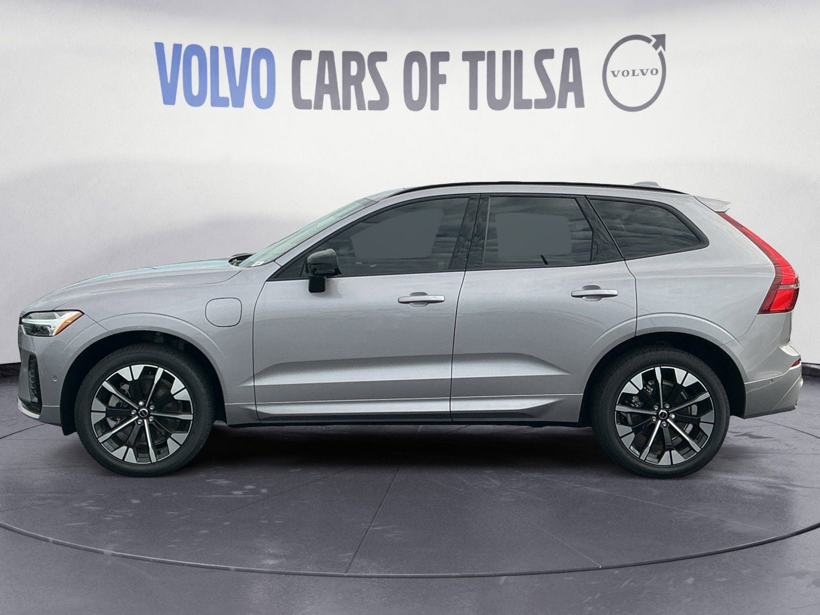 New 2026 Volvo XC60 T8 Plus w/ Protection Package Premier AWD/4WD image 2