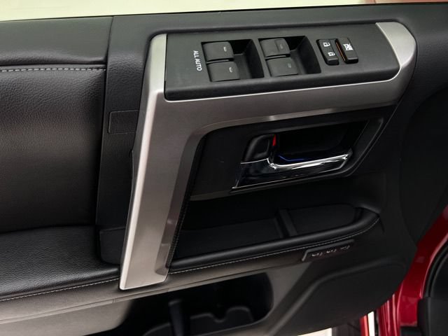 Used 2015 Toyota 4Runner Limited AWD/4WD image 23