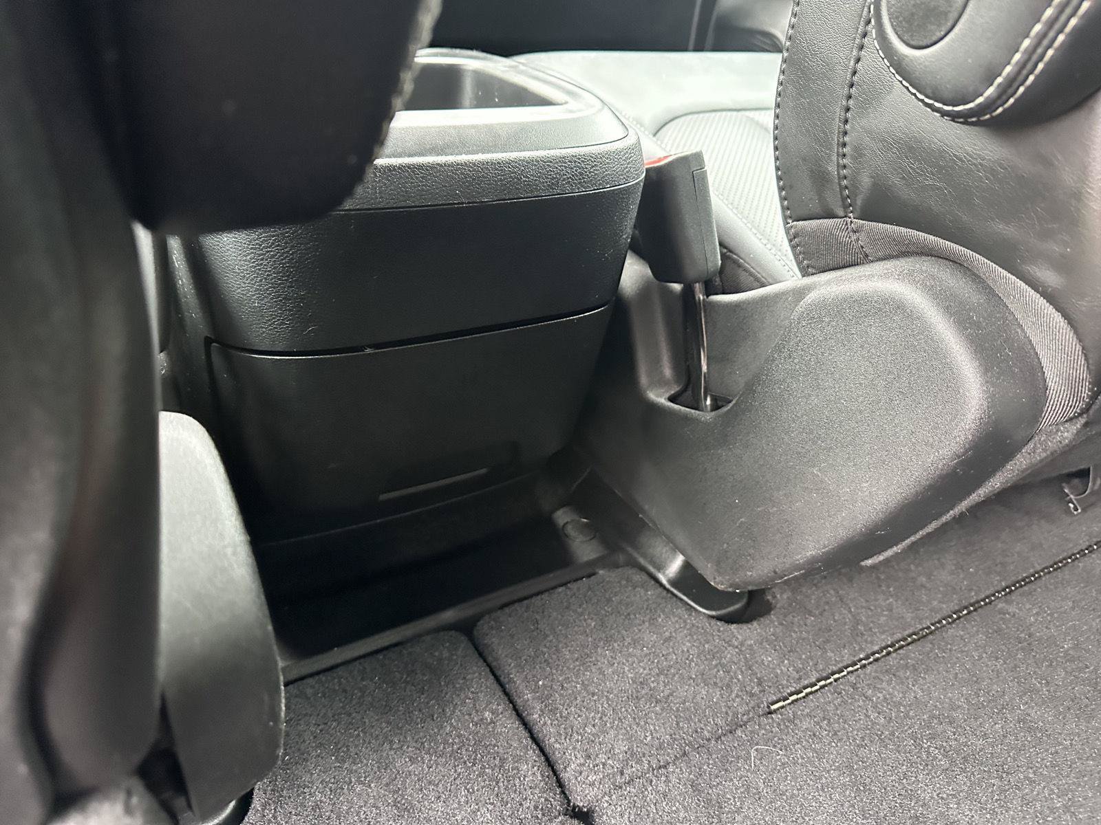 Used 2025 Chrysler Pacifica Select FWD image 13