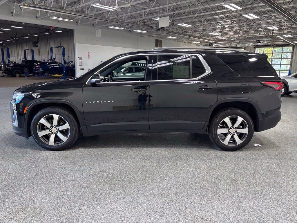 Used 2023 Chevrolet Traverse LT w/ LT Premium Package AWD/4WD image 4