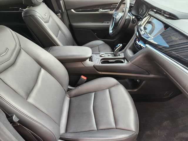 Used 2025 Cadillac XT6 Premium Luxury w/ Technology Package FWD image 13