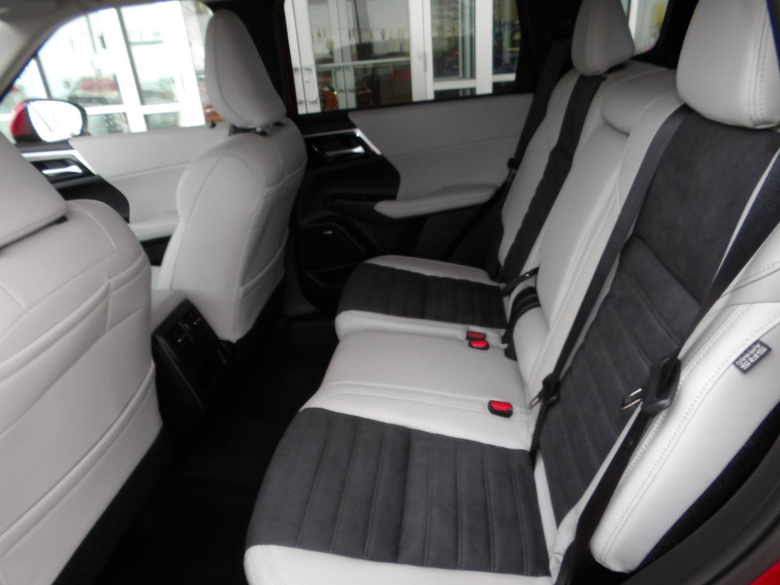 New 2026 Mitsubishi Outlander SE image 16