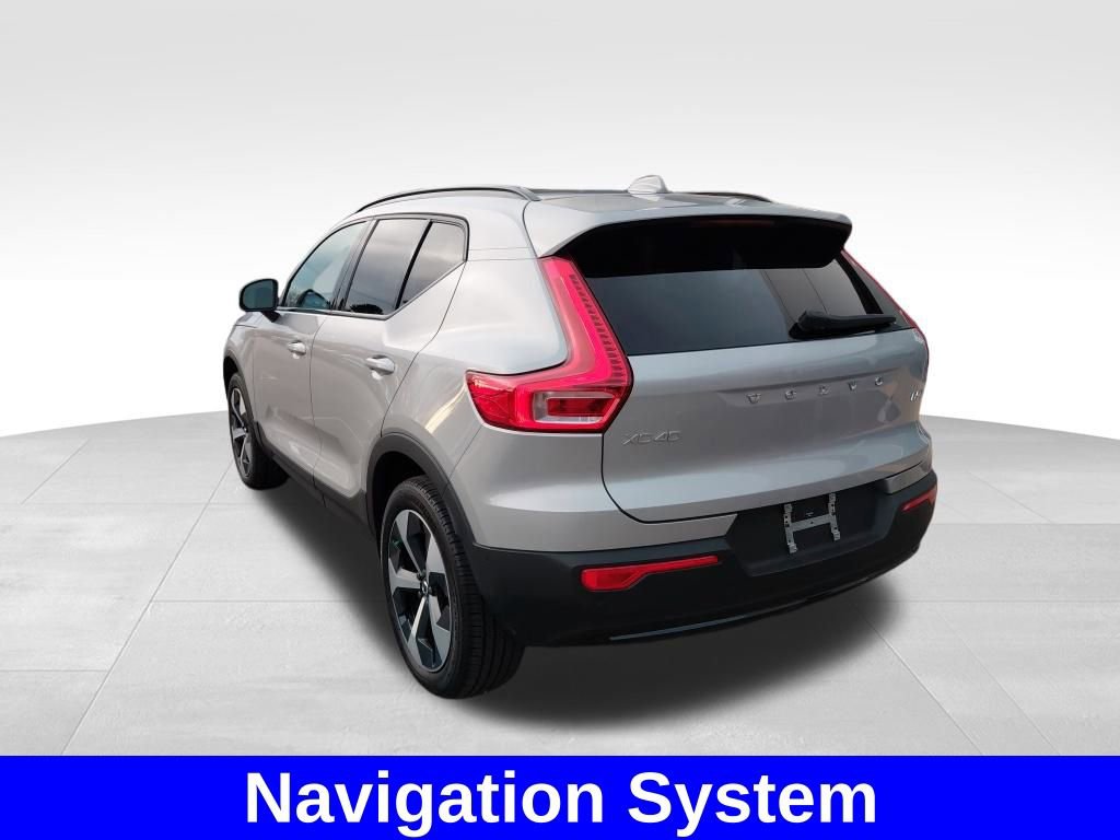 Used 2024 Volvo XC40 B5 Plus image 4