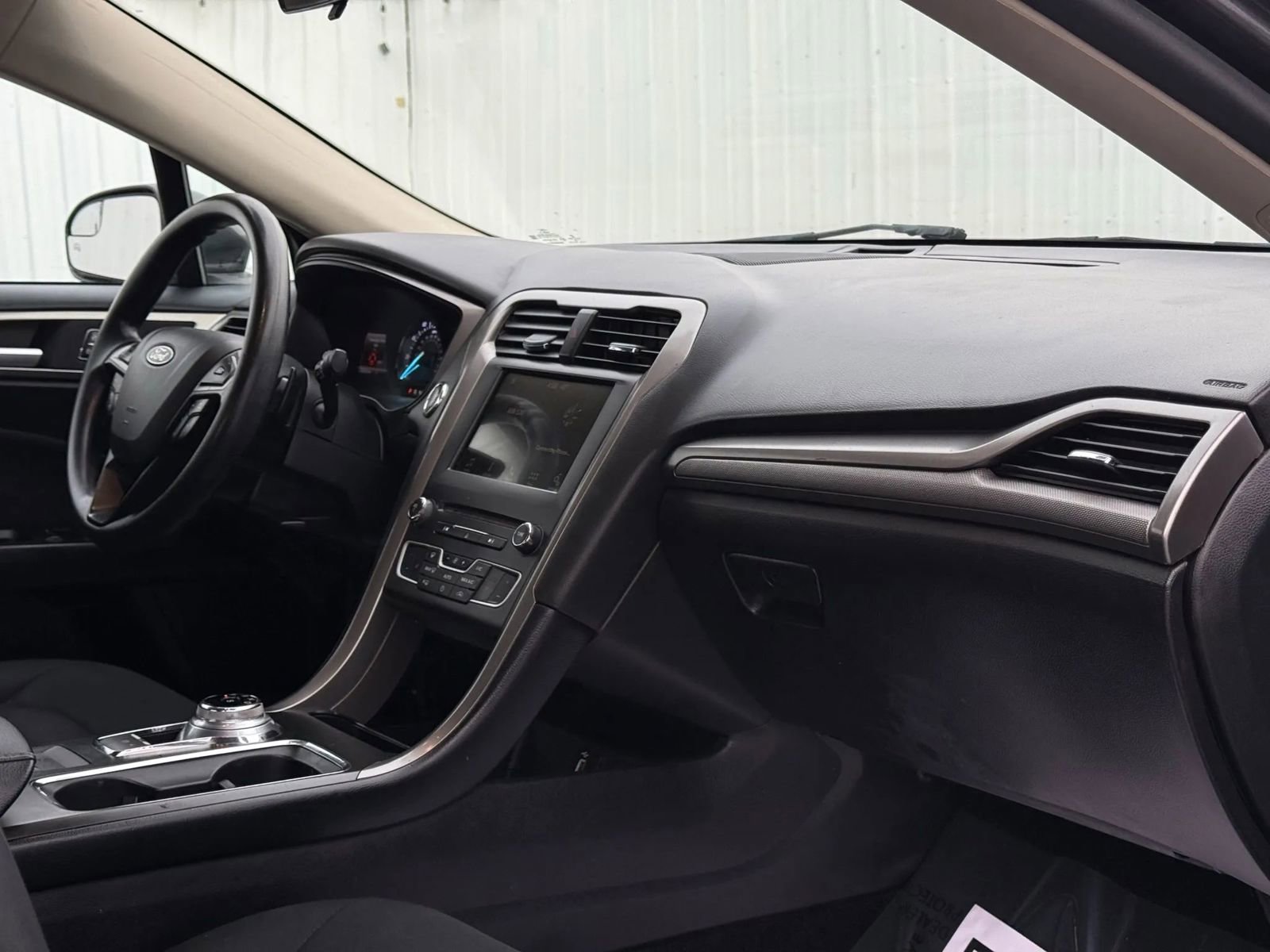 Used 2018 Ford Fusion SE w/ Fusion SE Technology Package image 18