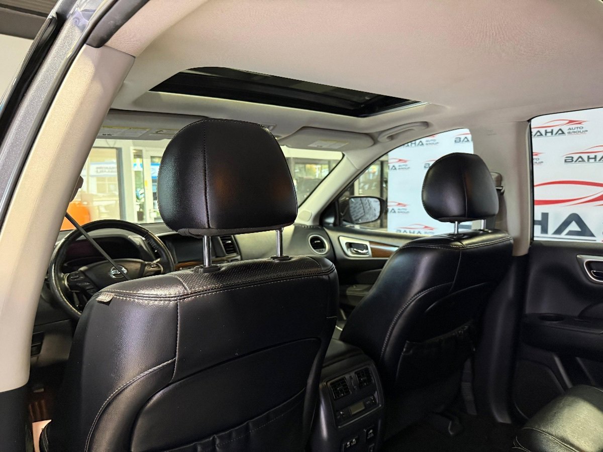 Used 2020 Nissan Pathfinder Platinum FWD image 38