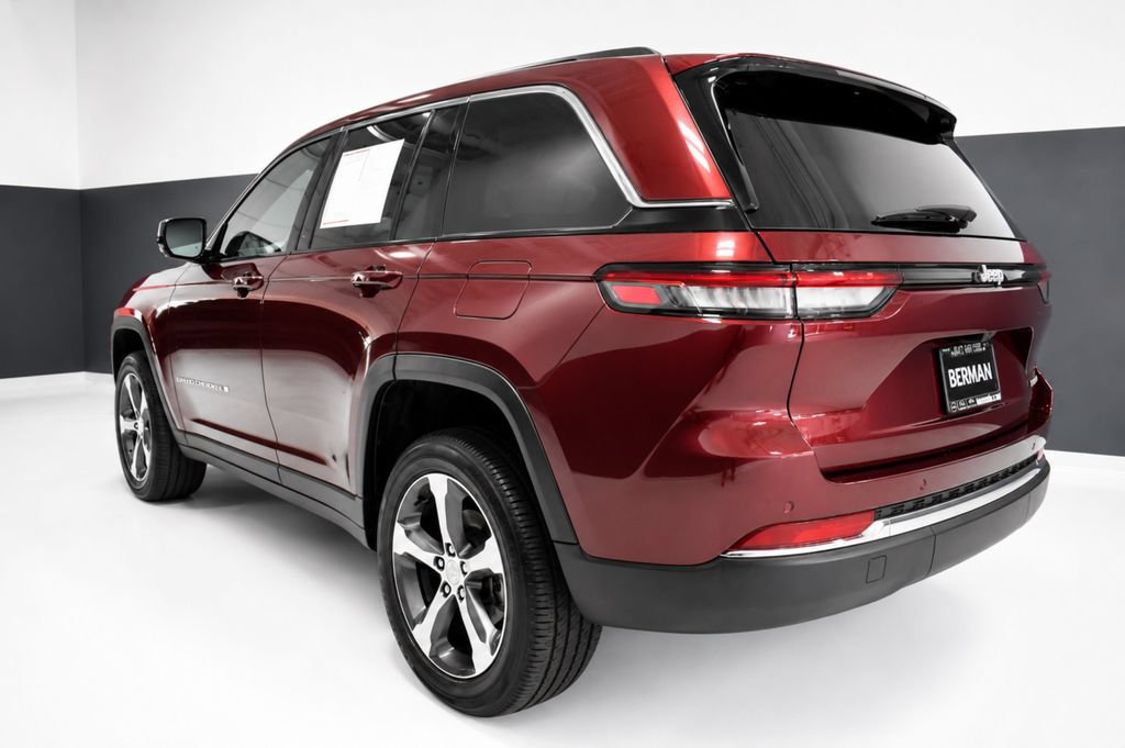 Used 2024 Jeep Grand Cherokee Limited RWD image 3