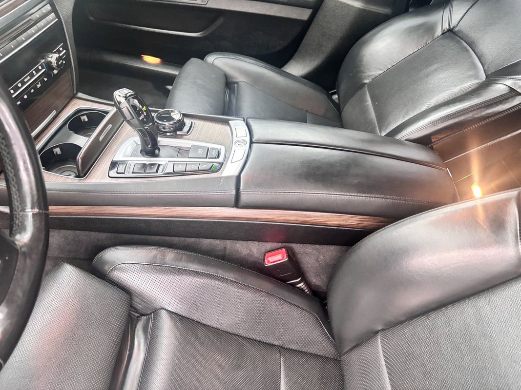 Used 2015 BMW 750Li xDrive image 16