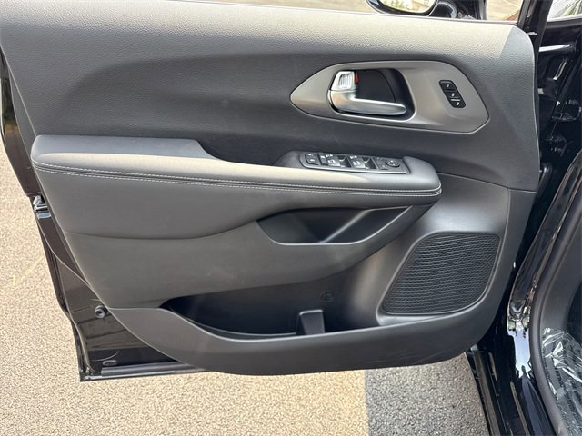 New 2025 Chrysler Pacifica Select image 11