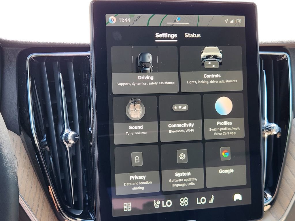 New 2026 Volvo XC60 B5 Plus w/ Protection Package Premier AWD/4WD image 23