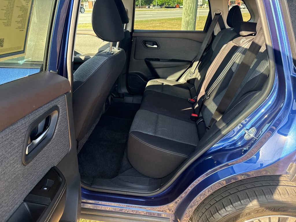 Used 2023 Nissan Rogue SV FWD image 30