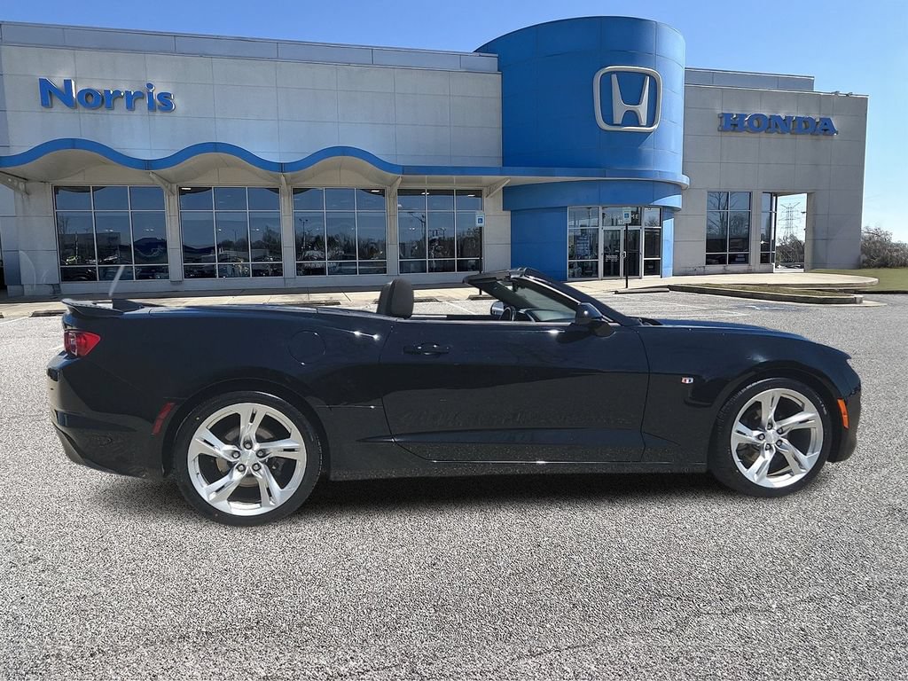 Used 2020 Chevrolet Camaro LT RWD image 5