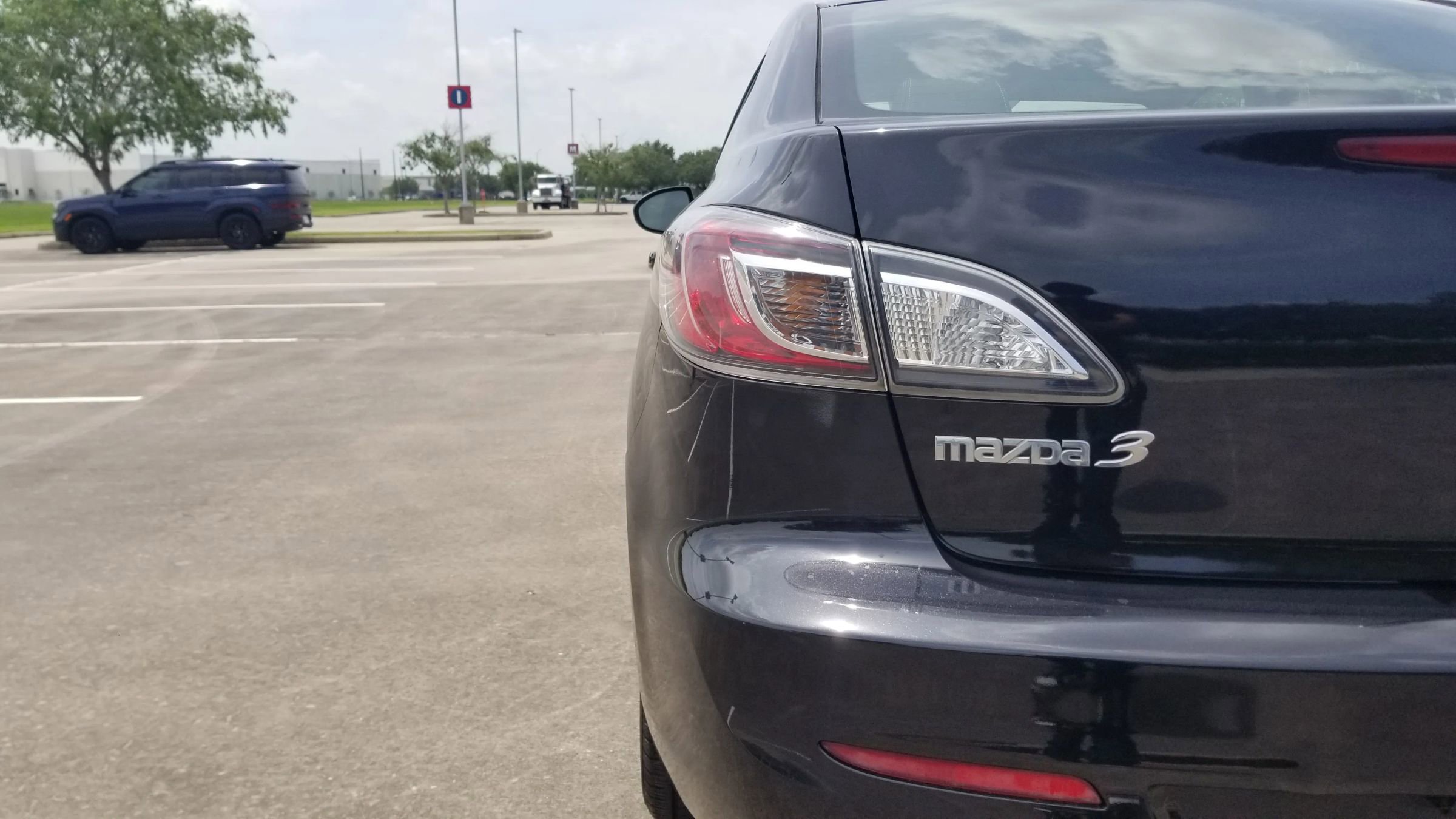 Used 2012 MAZDA MAZDA3 i Touring FWD image 23