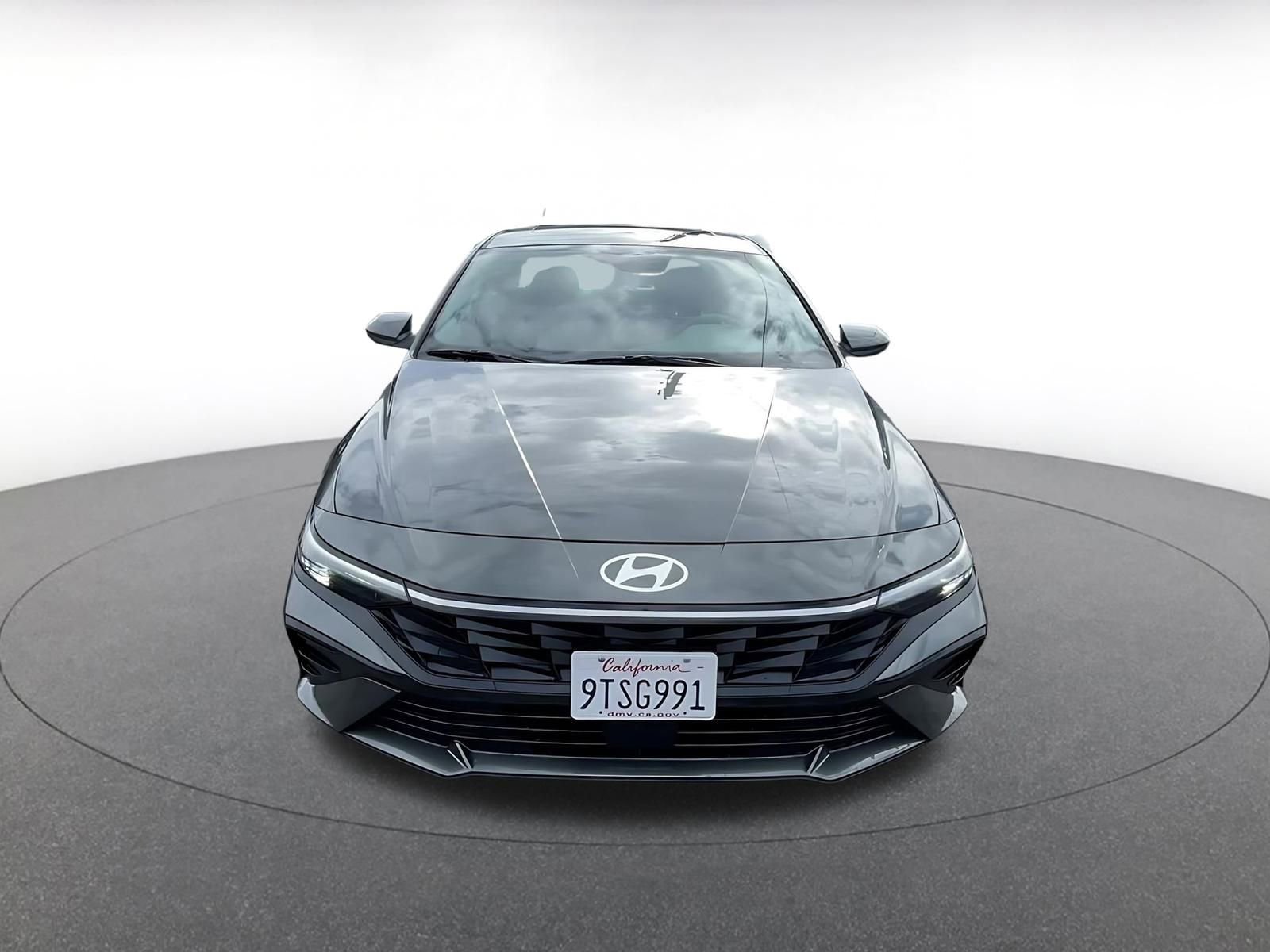 Used 2025 Hyundai Elantra SEL image 4