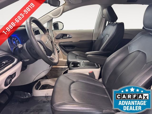 Used 2024 Chrysler Pacifica Touring-L FWD image 8