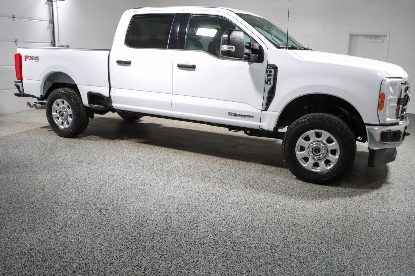 Used 2023 Ford F250 XLT w/ FX4 Off-Road Package AWD/4WD image 6