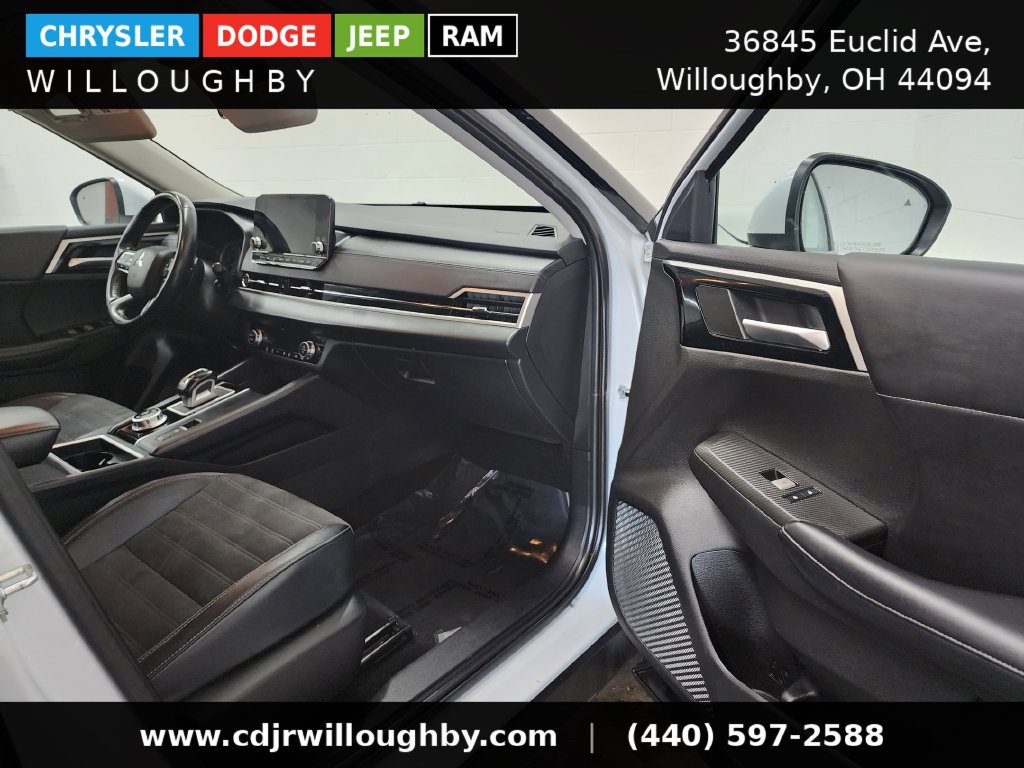 Used 2024 Mitsubishi Outlander AWD image 36