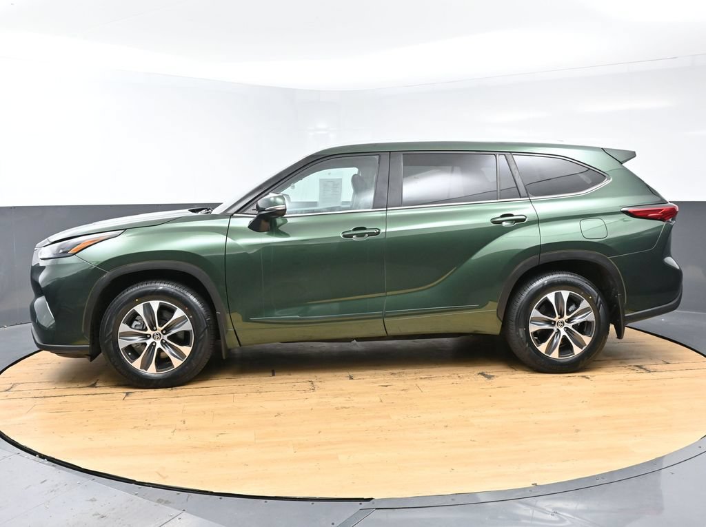 Used 2023 Toyota Highlander XLE AWD/4WD image 6