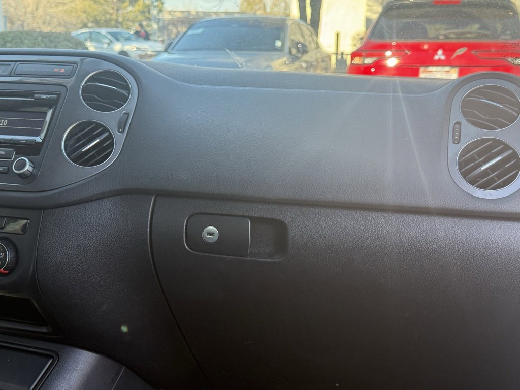 Used 2013 Volkswagen Tiguan S image 27