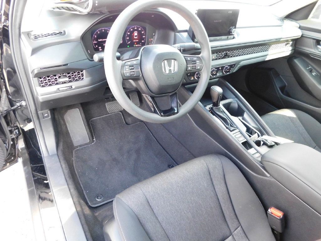 Used 2025 Honda Accord SE image 15