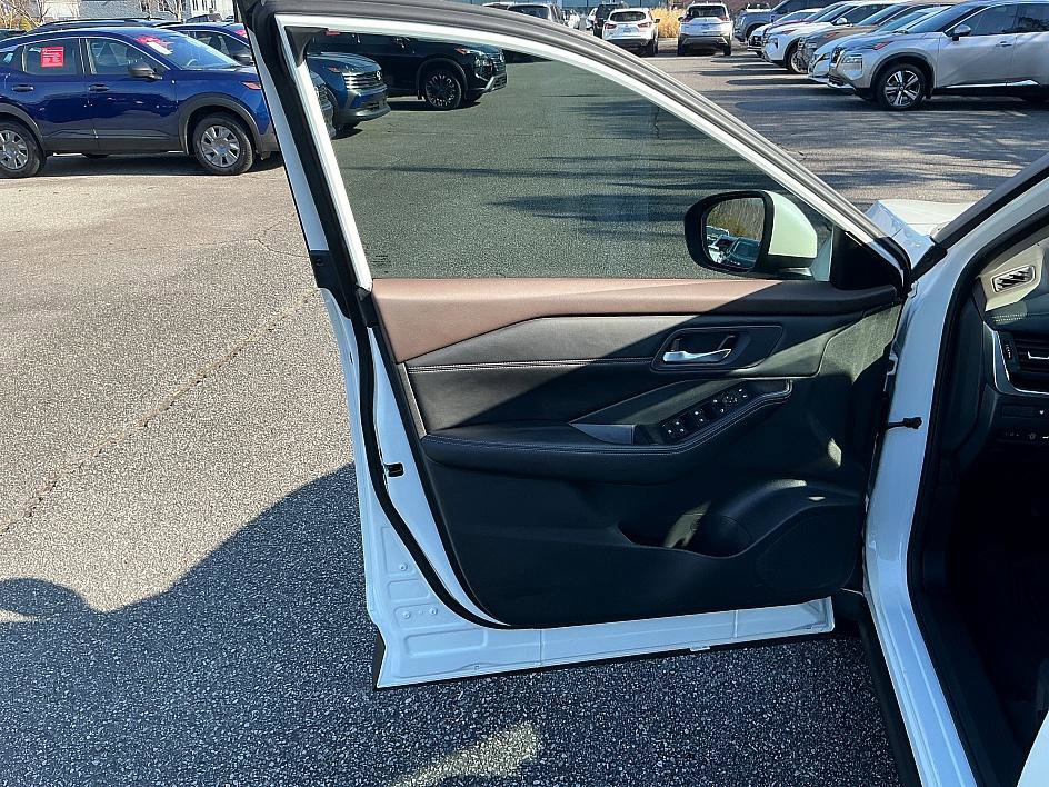 Certified 2023 Nissan Rogue SV w/ SV Premium B Package image 11