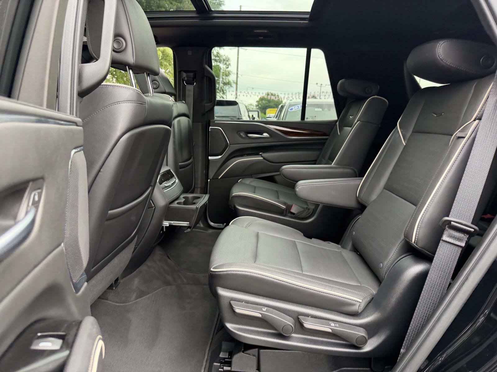 Used 2023 Cadillac Escalade Premium Luxury AWD/4WD image 14