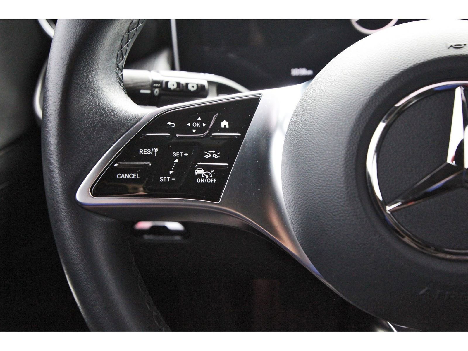 Used 2025 Mercedes-Benz GLC 300 image 18