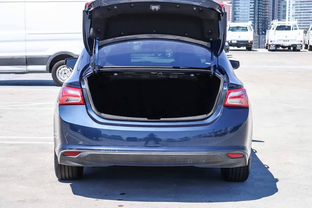 Used 2020 Chevrolet Malibu LT FWD image 27