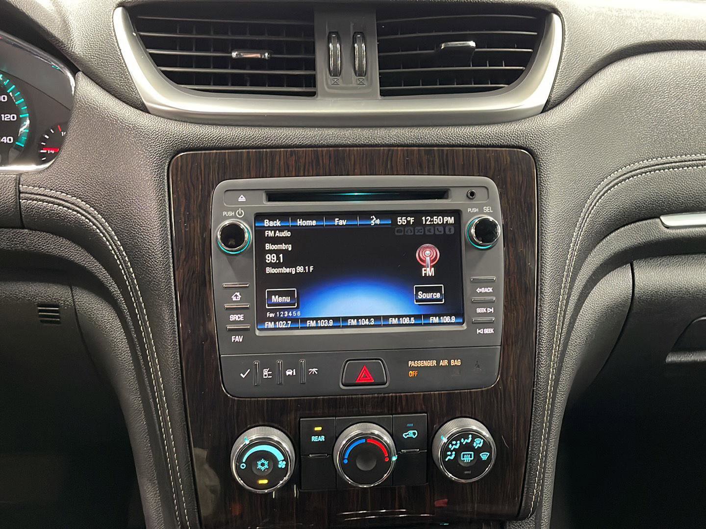 Used 2016 Chevrolet Traverse LT w/ Style and Technology Package image 9