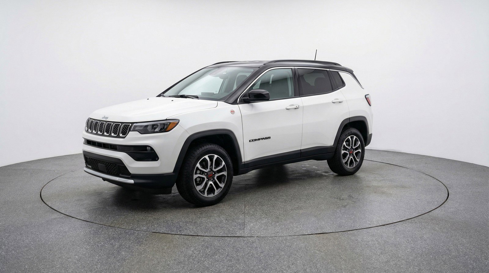 Used 2025 Jeep Compass Trailhawk AWD/4WD image 3