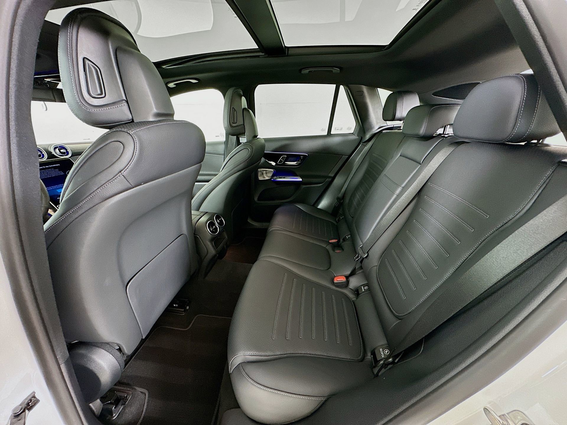 Used 2025 Mercedes-Benz GLC 300 4MATIC image 27