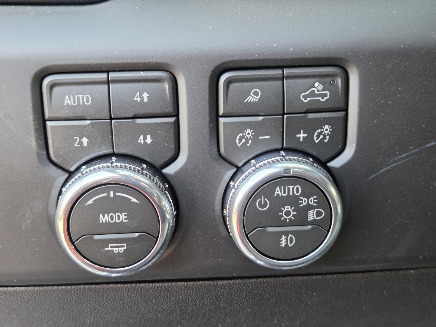 New 2026 GMC Sierra 2500 AT4 w/ AT4 Premium Plus Package AWD/4WD image 32