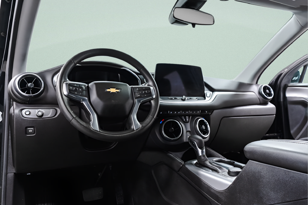 Used 2025 Chevrolet Blazer LT FWD image 25