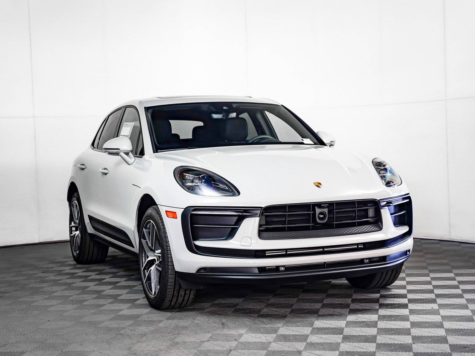 New 2026 Porsche Macan image 8