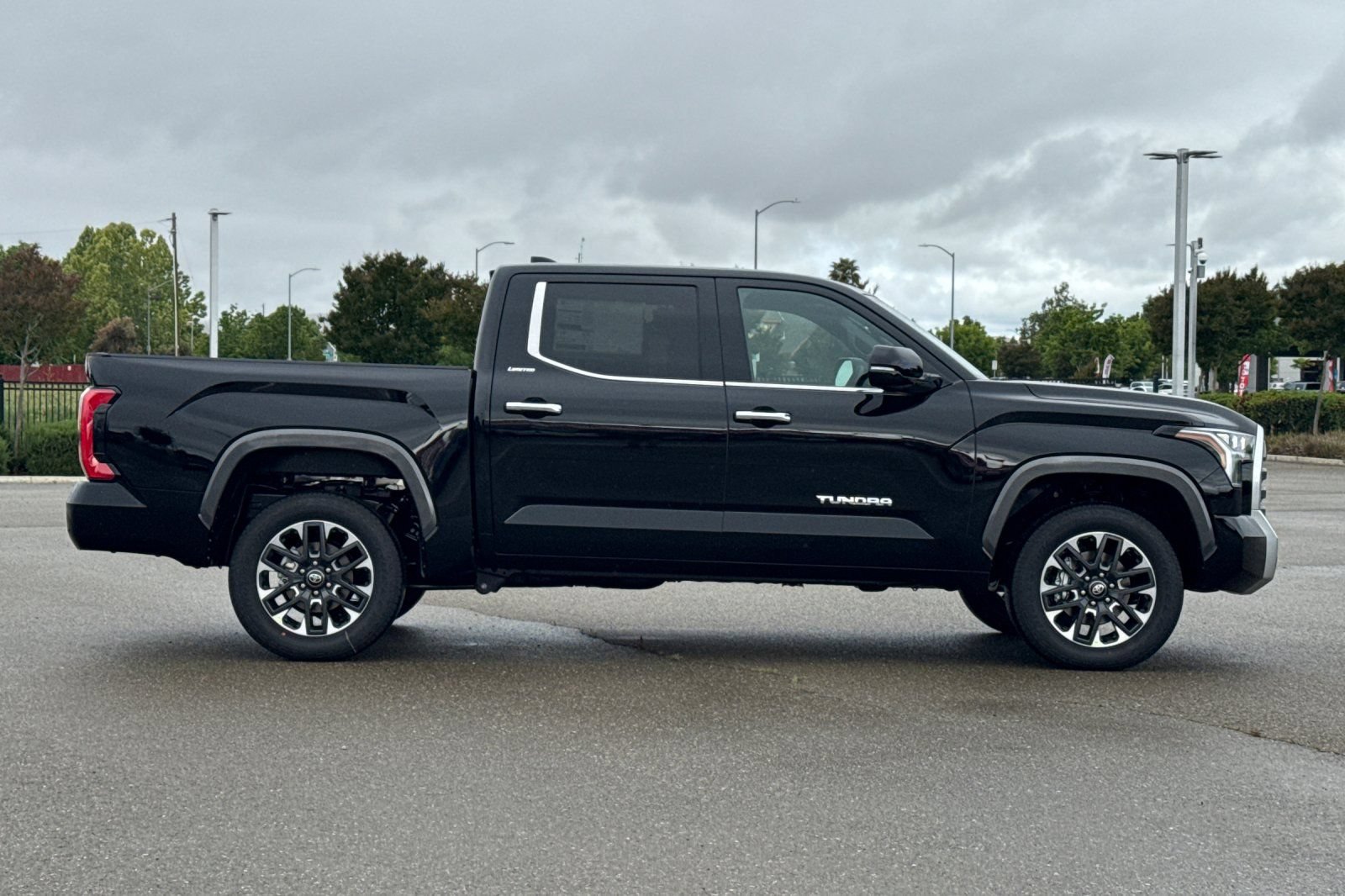 New 2026 Toyota Tundra Limited AWD/4WD image 3
