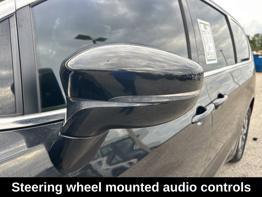 Used 2022 Chrysler Pacifica Touring-L FWD image 20