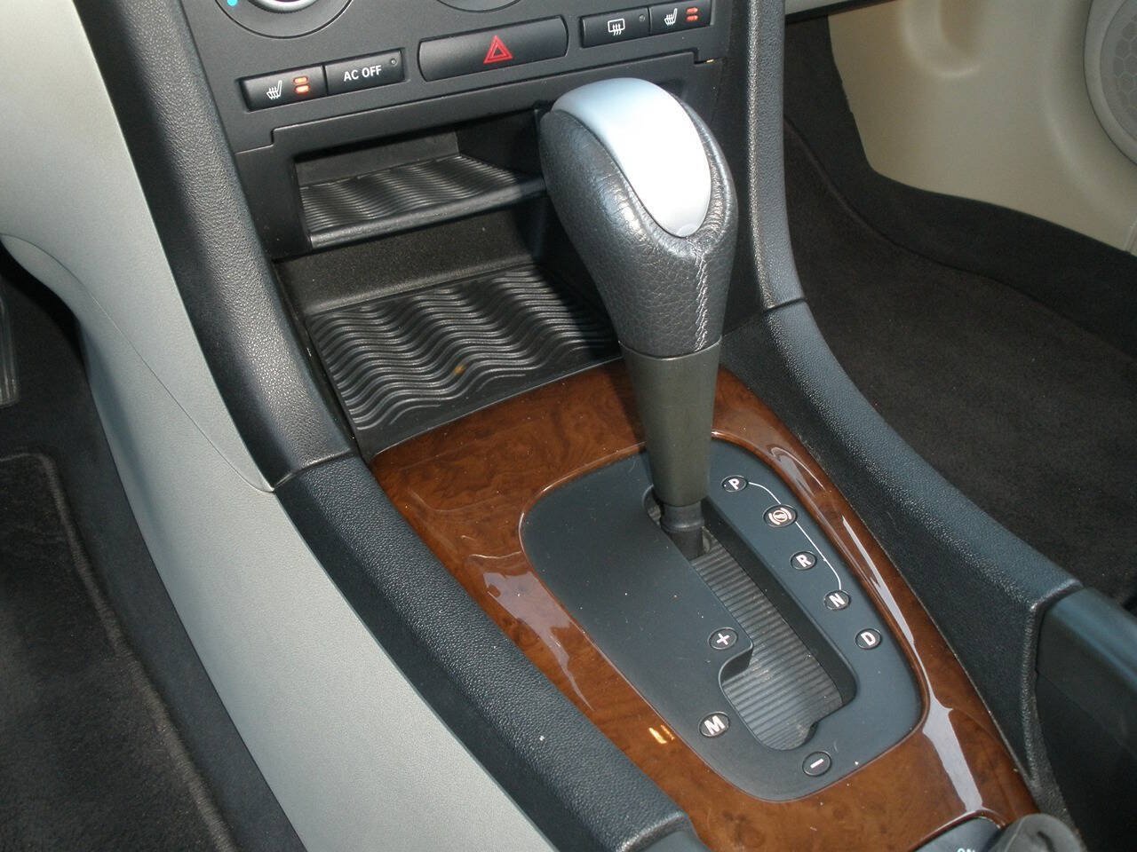 Used 2009 Saab 9-3 2.0T w/ Cold Weather Package FWD image 37