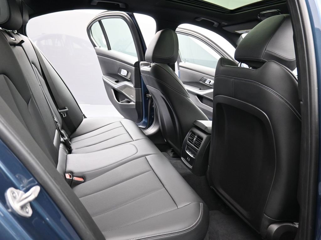 Used 2025 BMW 330i xDrive Sedan image 18