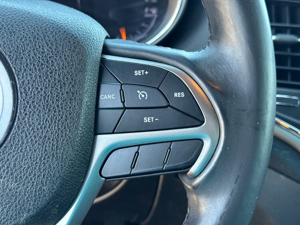 Used 2018 Jeep Grand Cherokee Laredo image 25