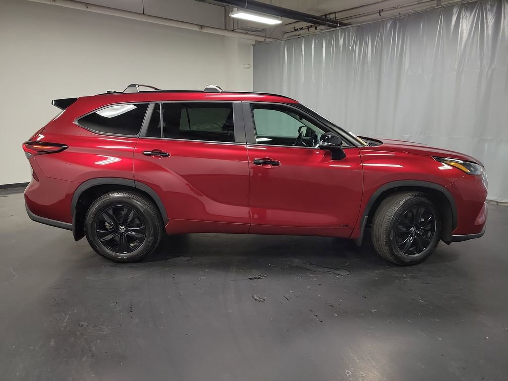 Used 2025 Toyota Highlander XLE image 9