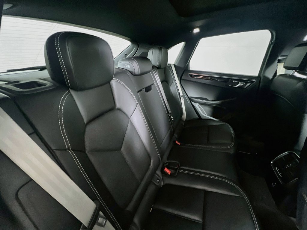 Certified 2024 Porsche Macan S AWD/4WD image 29