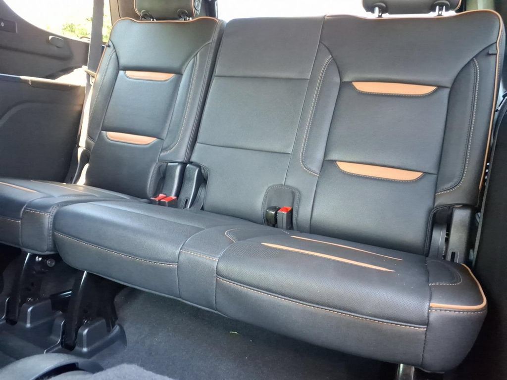 Used 2023 GMC Yukon AT4 AWD/4WD image 16
