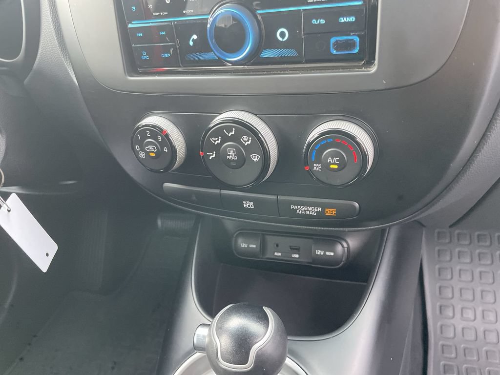Used 2015 Kia Soul + FWD image 23