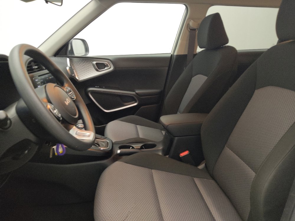 Used 2025 Kia Soul LX FWD image 17