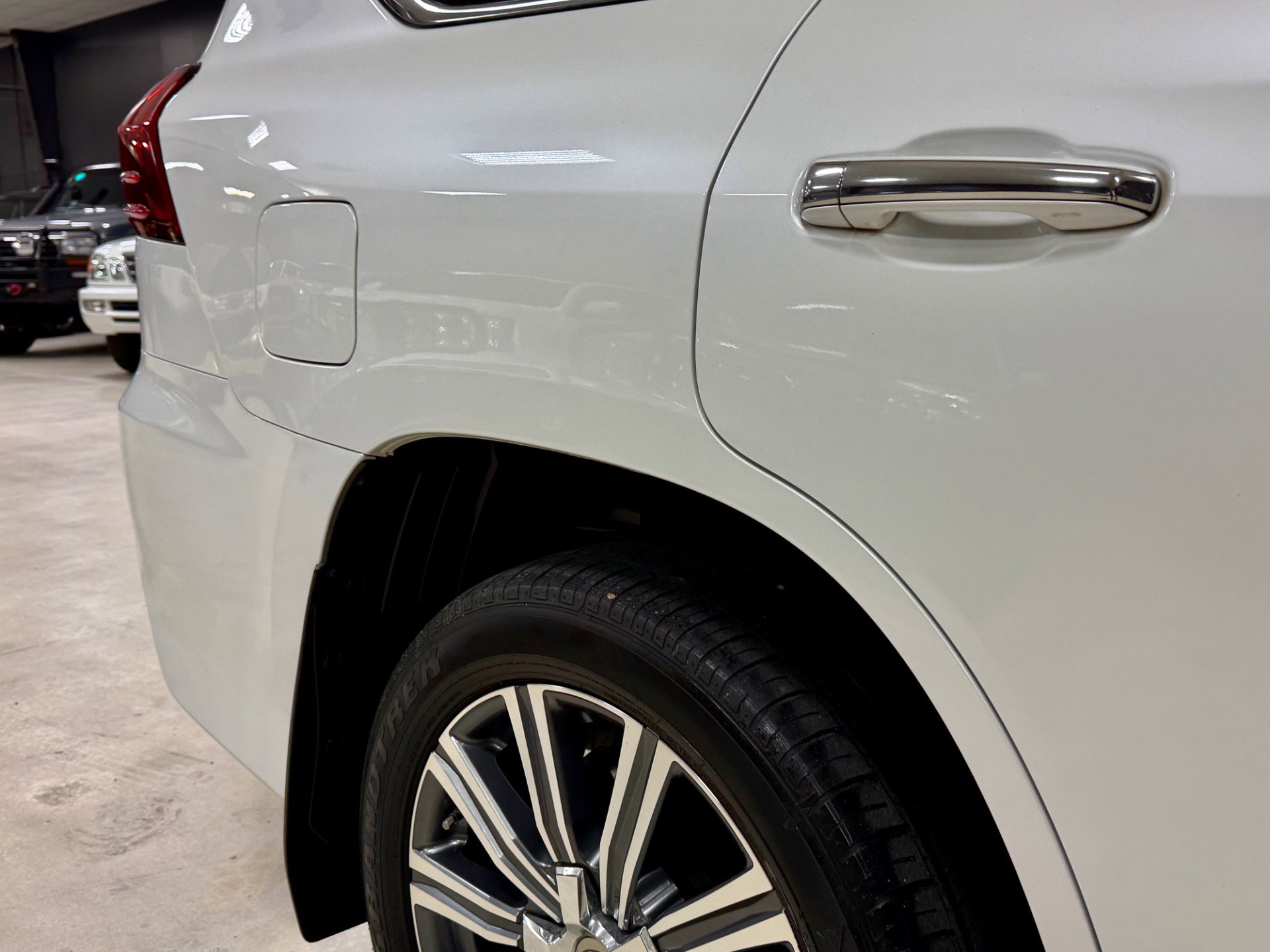 Used 2016 Lexus LX 570 4WD image 14