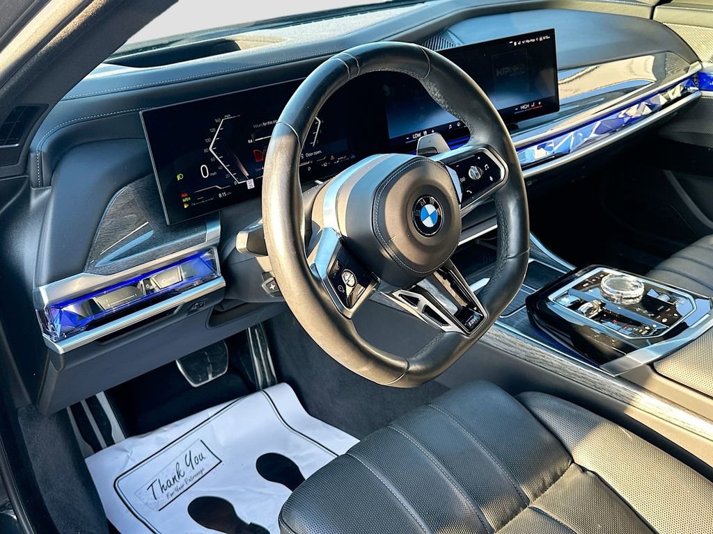 Used 2023 BMW 760i xDrive image 9