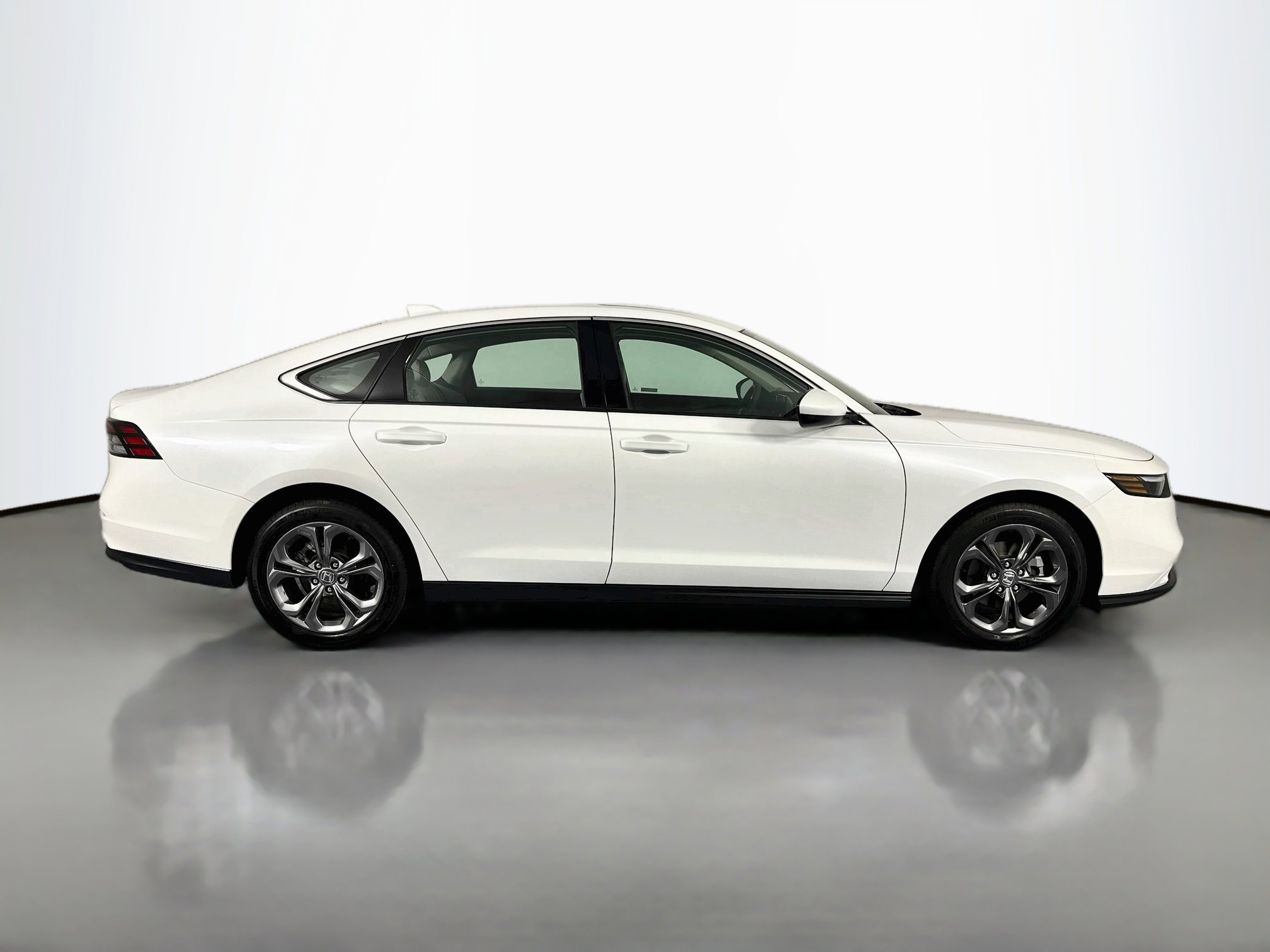 Certified 2023 Honda Accord EX image 4