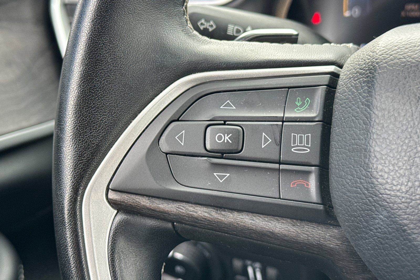 Used 2022 Jeep Grand Cherokee Limited image 34